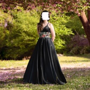 FAVIANA- designer Prom dress black with pockets. Only worn for pictures.